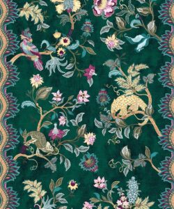 Fantasia Wilds Wallpaper - Wallpaper Republic - von Iryna Ruggeri - Kollektion Nature's Tapestry - Farbverlauf: Green - Swatch