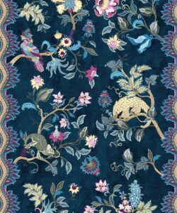 Fantasia Wilds Wallpaper - Wallpaper Republic - von Iryna Ruggeri - Nature's Tapestry Kollektion - Farbgebung: Marineblau - Farbmuster