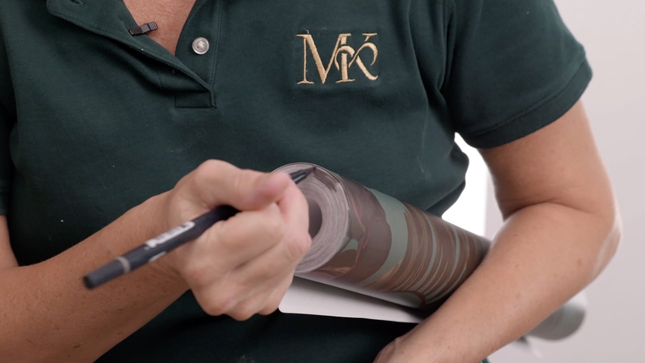 Video zur Installation der Tapete „Colouring the Seams“